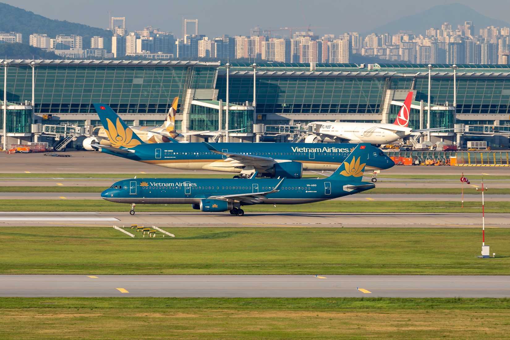 Vietnam Airlines VN-A610 aircraft at Incheon Airport, South Korea with an A350 VN-A892 of Vietnam Airlines.
