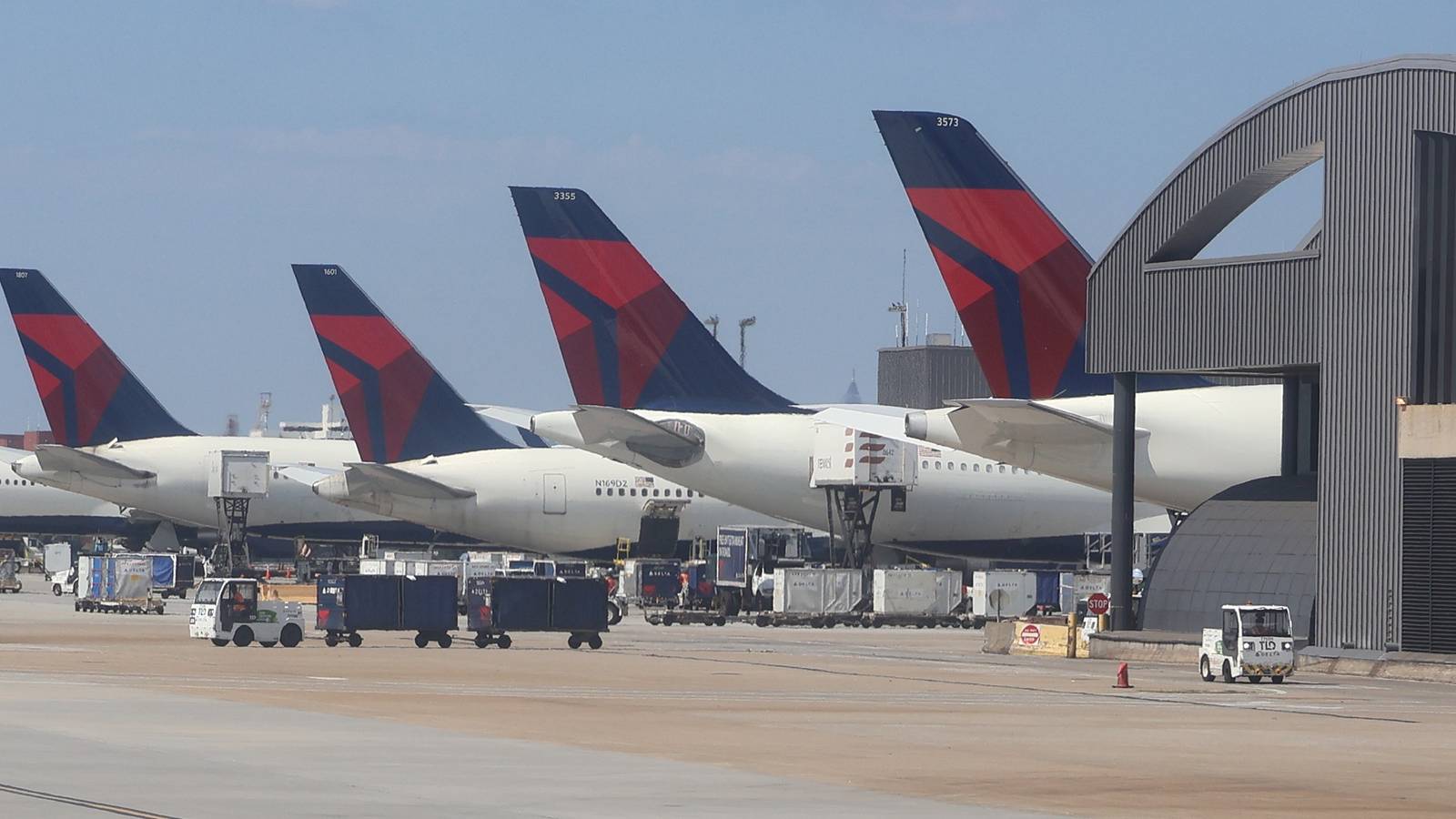 7 Passageiros Processam Delta Por Colisão Aérea de 3,7 km/h em Seattle