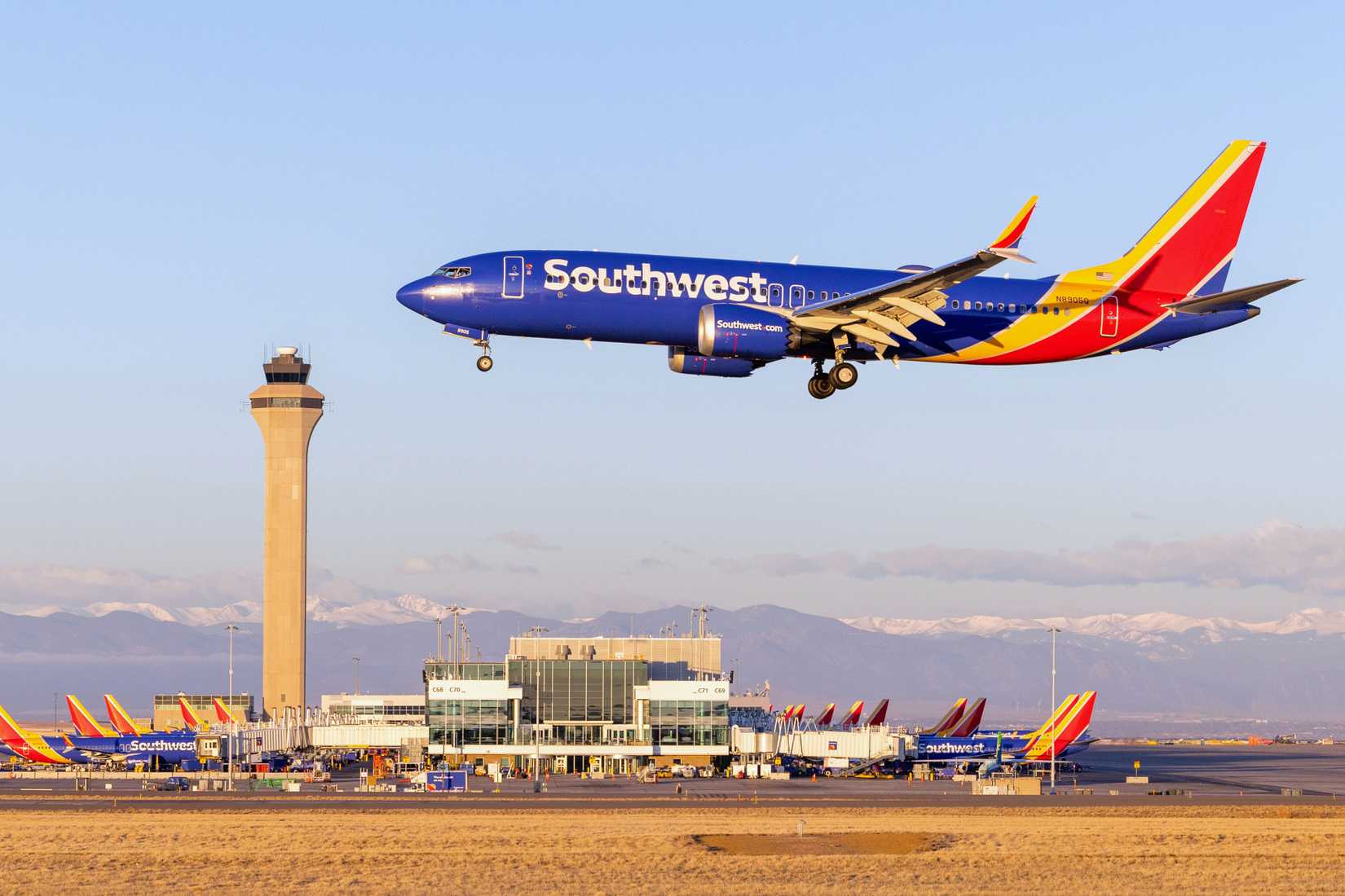 Southwest Airlines Boeing 737 MAX 8 landing at Denver