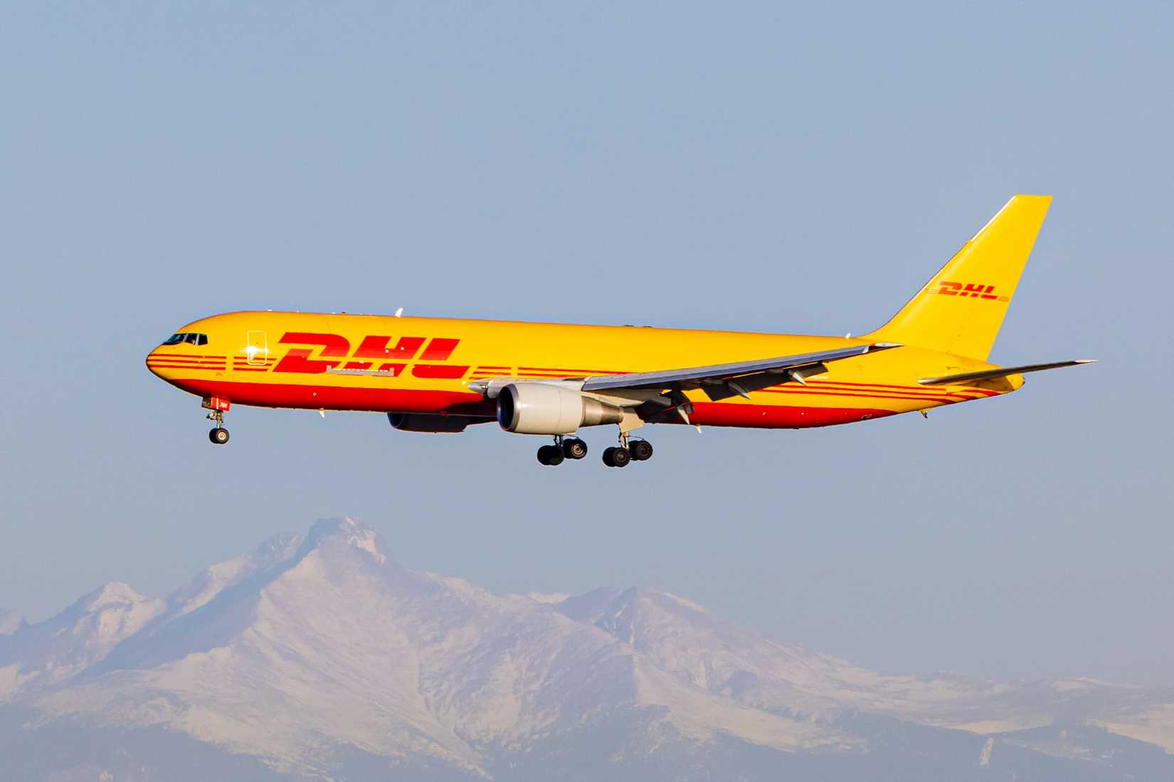 DHL Boeing 767 landing