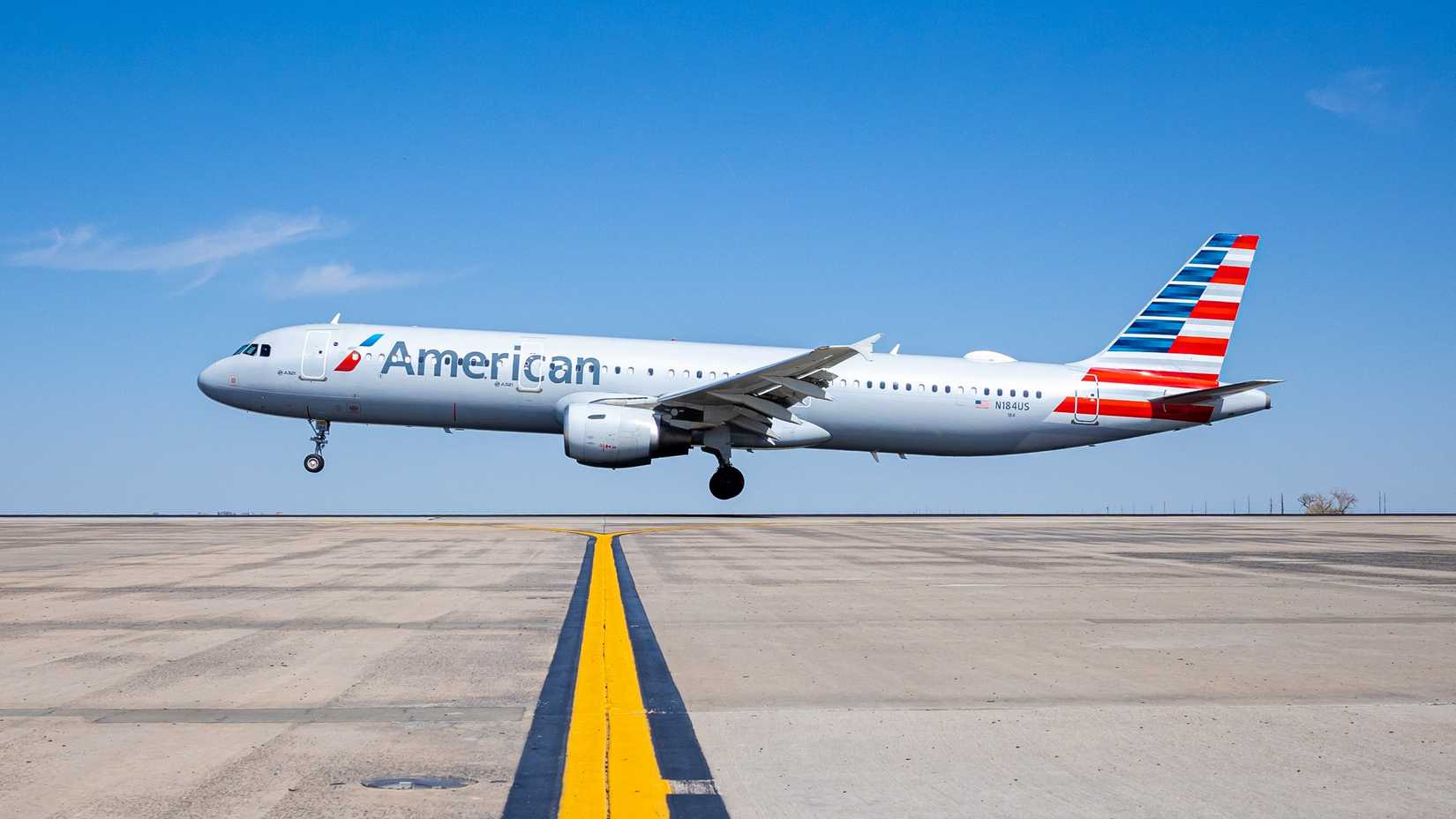 American Airlines A321 landing
