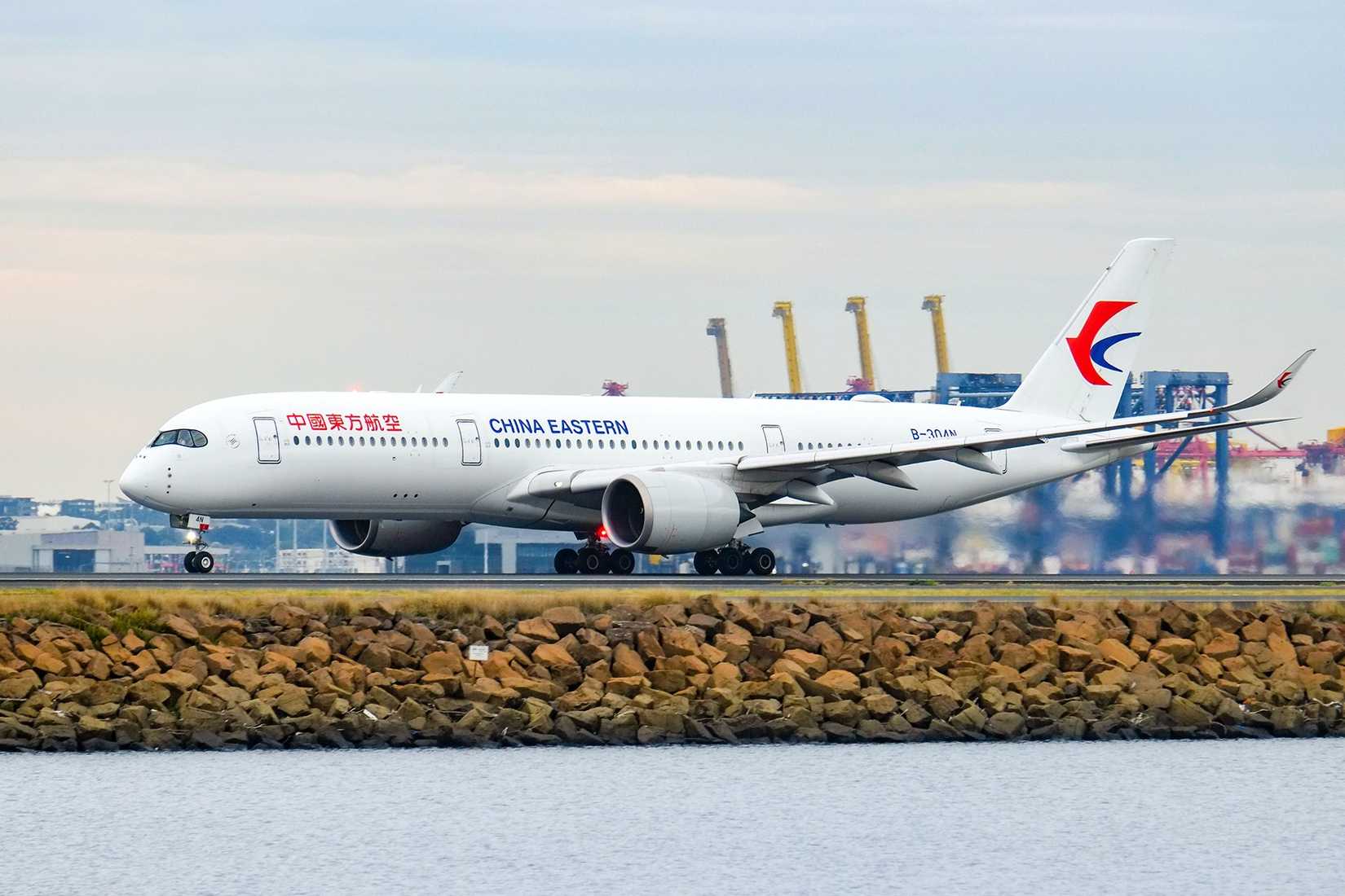 China Eastern A350 at Sydney
