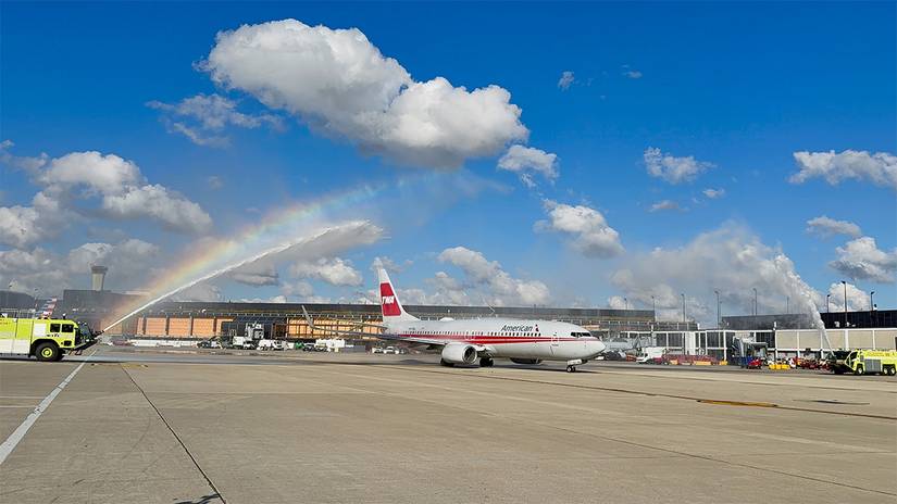 American Airlines TWA Heritage Boeing 737-823 (N915NN) water canon salute at Chicago O'Hare International Airport