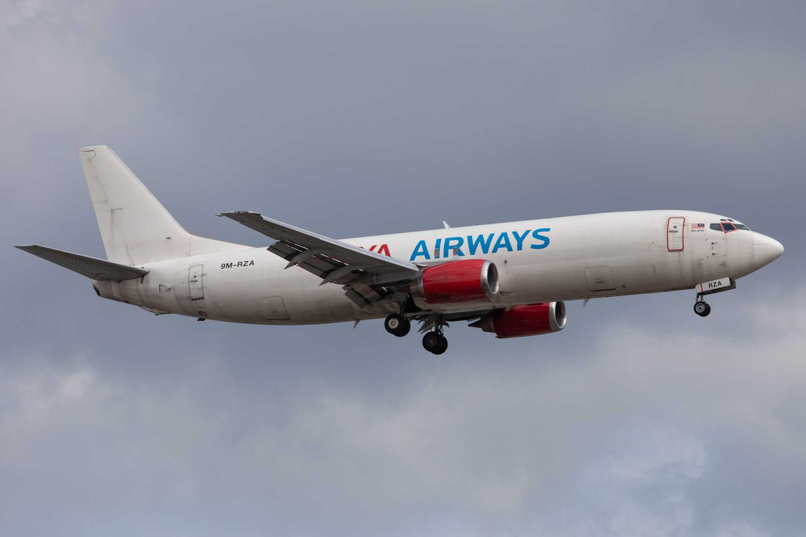 9M-RZA_RAYA_AIRWAYS_BOEING_737-400F_(49848378466)