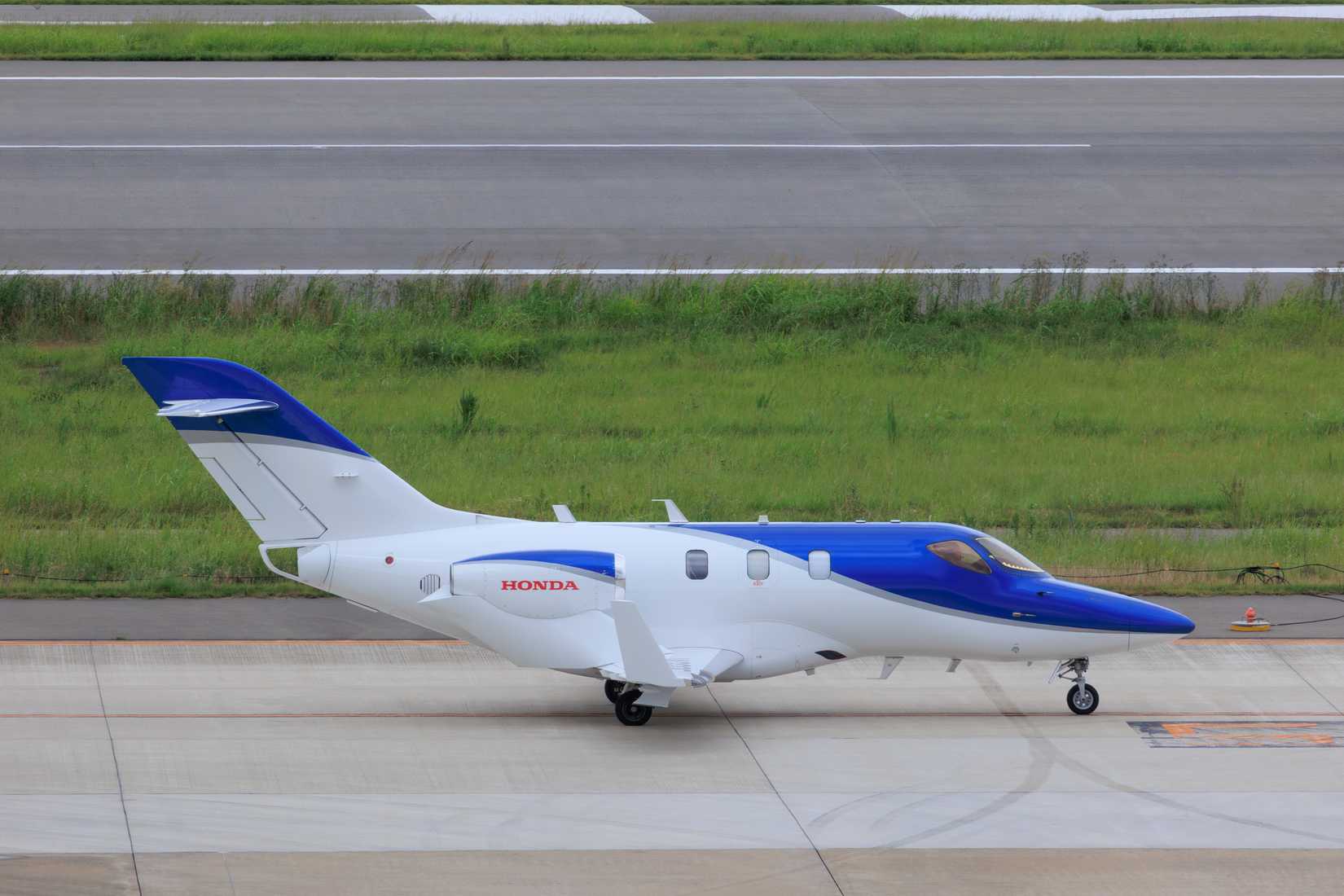 A Honda Aircraft Company HondaJet (Honda HA-420) business jet taxiing on the taxiway at Fukuoka International Airport (FUK).