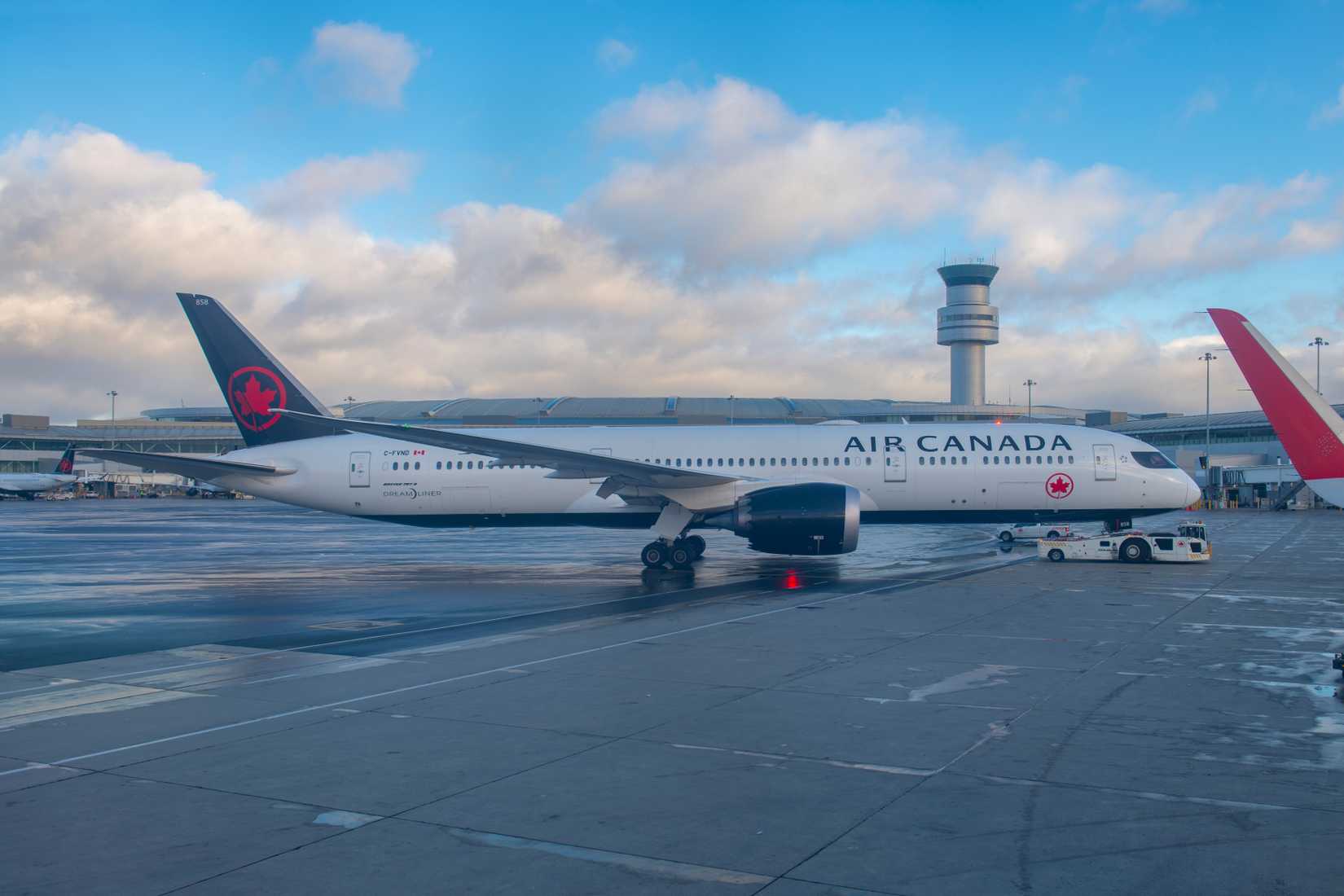 Air Canada Boeing 787-9 Dreamliner C-FVND at Toronto Pearson International Airport (YYZ).