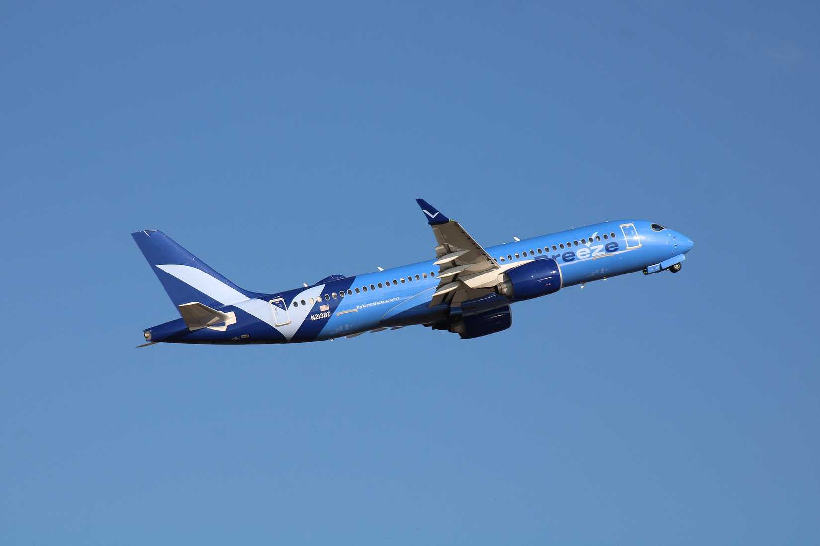 Airbus_ A220-371 Breeze Airways