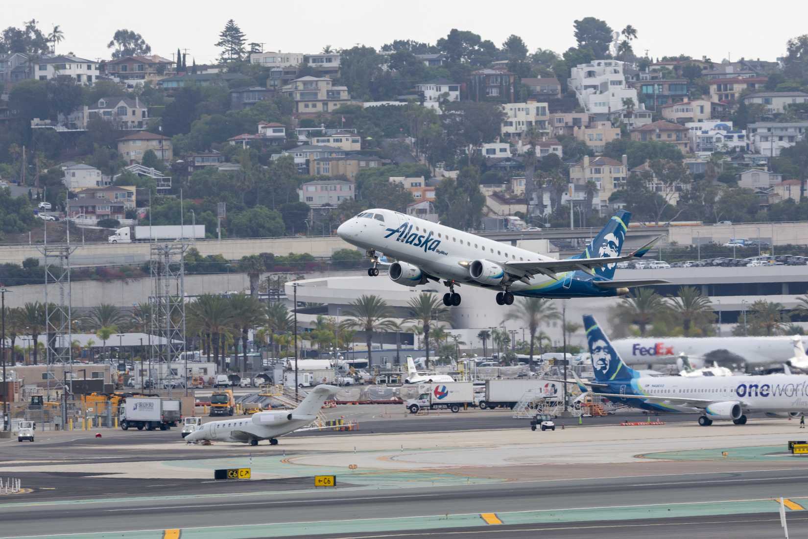 Alaska Airlines Embraer E175 (operated by SkyWest) departing San Diego International Airport.