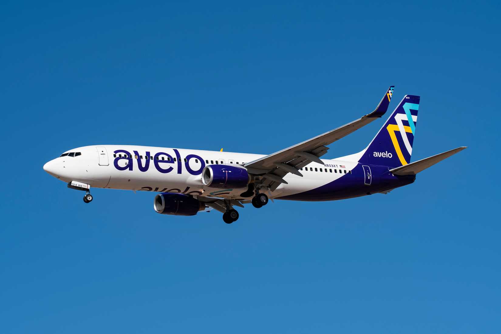 Avelo Boeing 737-800 on final approach