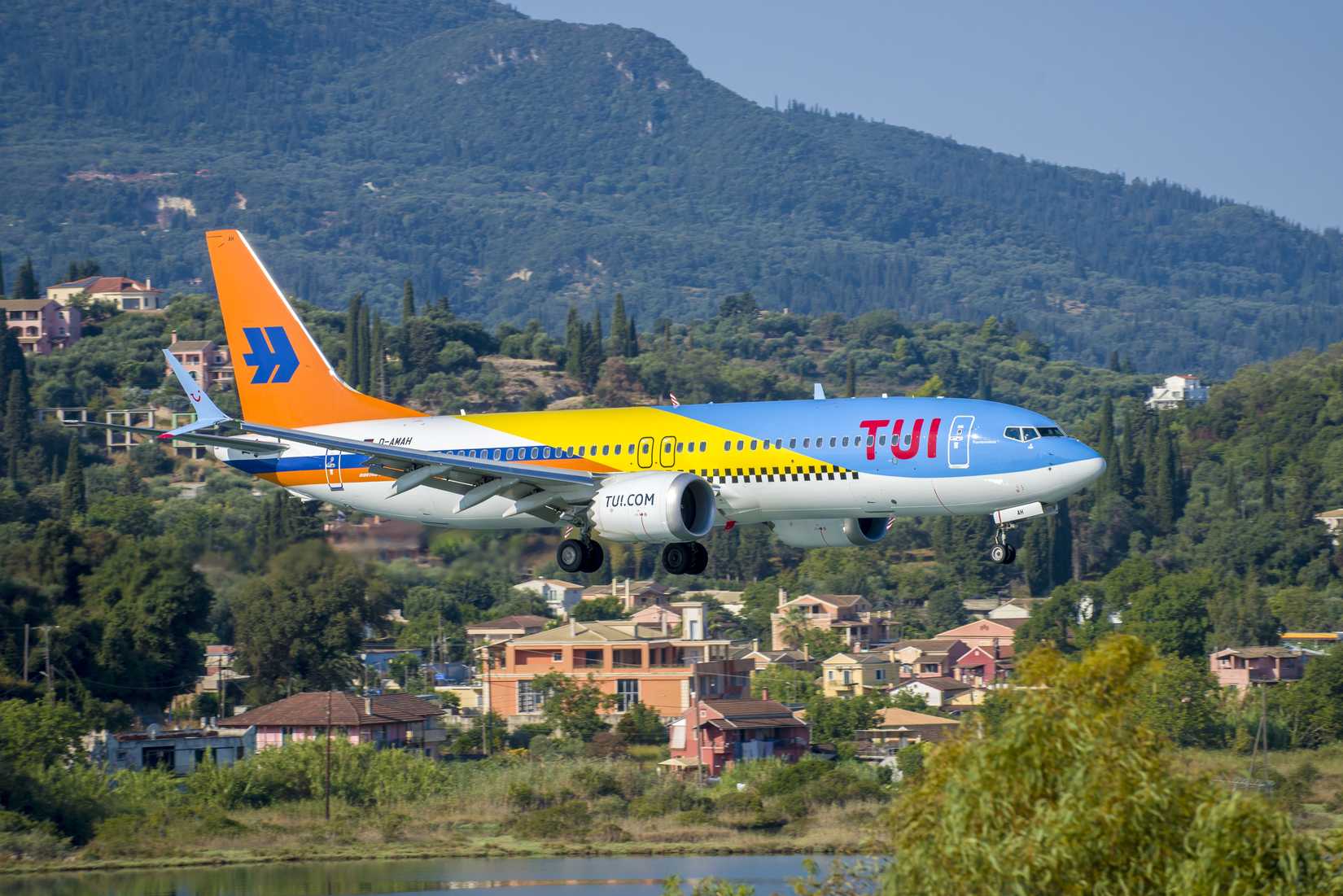 Boeing 737 MAX 8 TUI “50 Years-Hapag Lloyd Livery” D-AMAH – 11908