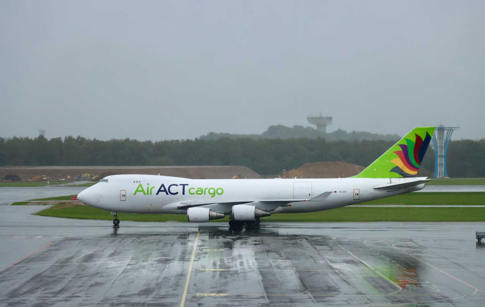 Boeing 747-400 Air Act Cargo On Runway