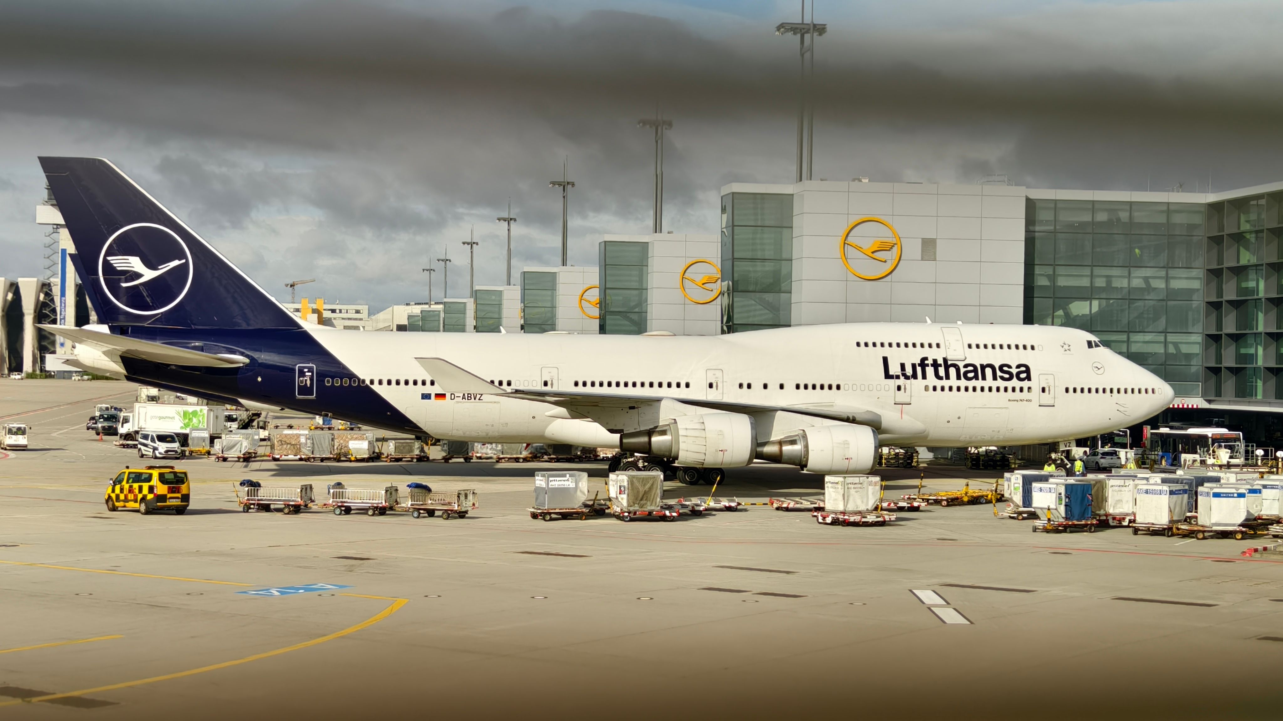 Why Is Lufthansa Still Flying Two Different Boeing 747 Variants?