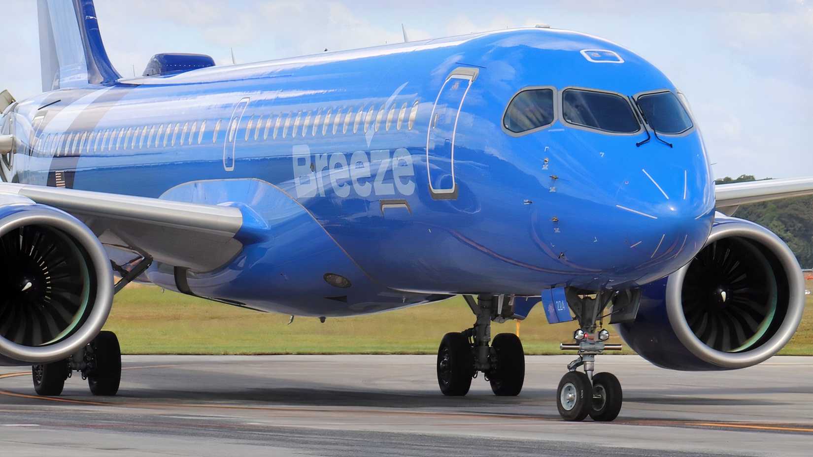 Breeze Airways Airbus A220-300 taxiing in Salisbury