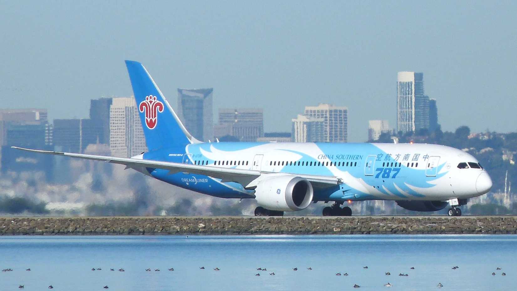 China Southern Boeing 787 taxiing
