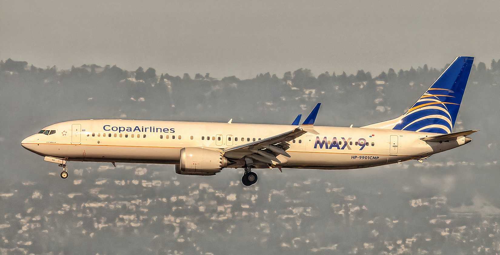 Copa 737 MAX 9 on final approach to SFO