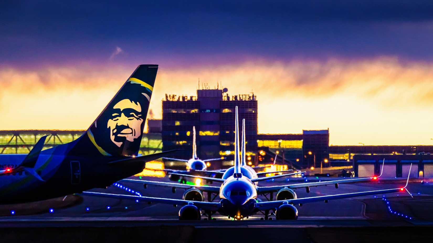 Alaska Airlines 737 at night