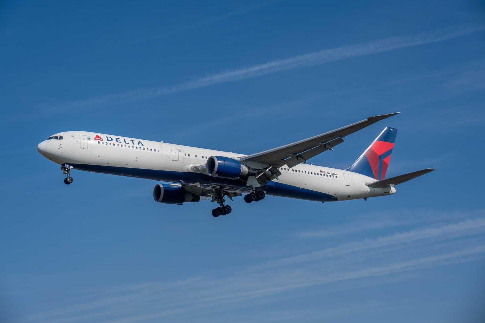 Delta Airlines Boeing 767 on approach to Heathrow.