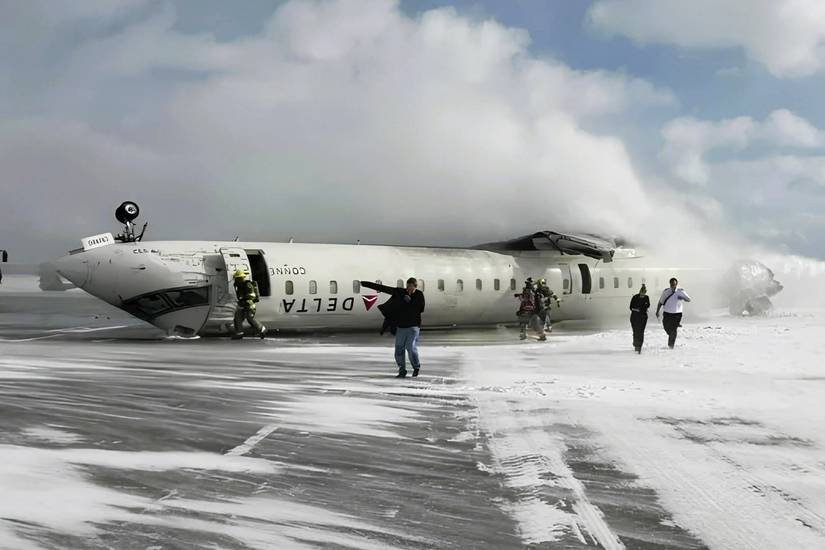 Delta Connection Endeavor Air CRJ 900 crash in Toronto