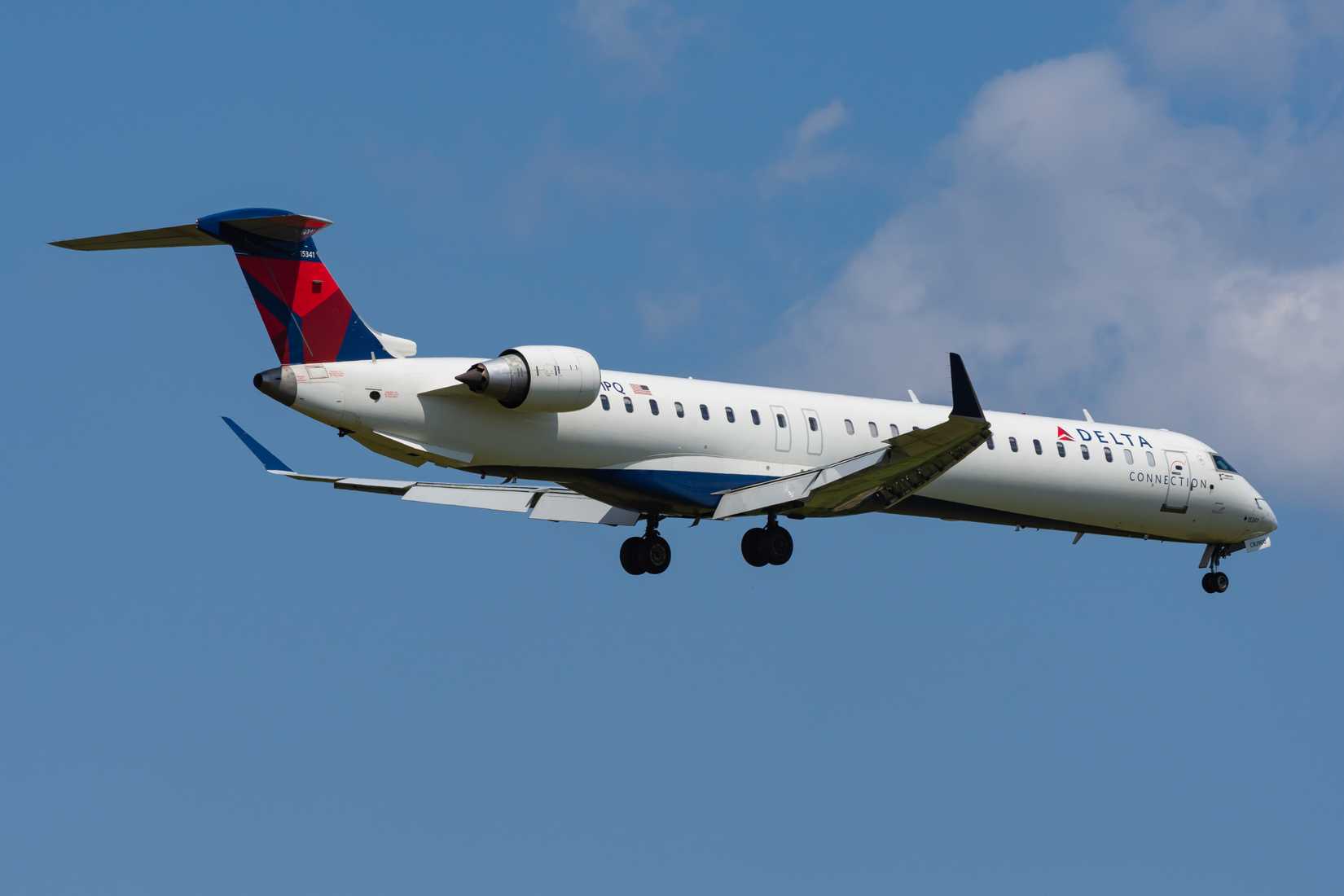 Delta CRJ 900 Minh K Tran Shutterstock
