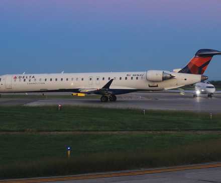 Air Canada CRJ-900 Crash at LaGuardia Leaves Multiple Injured - image 4