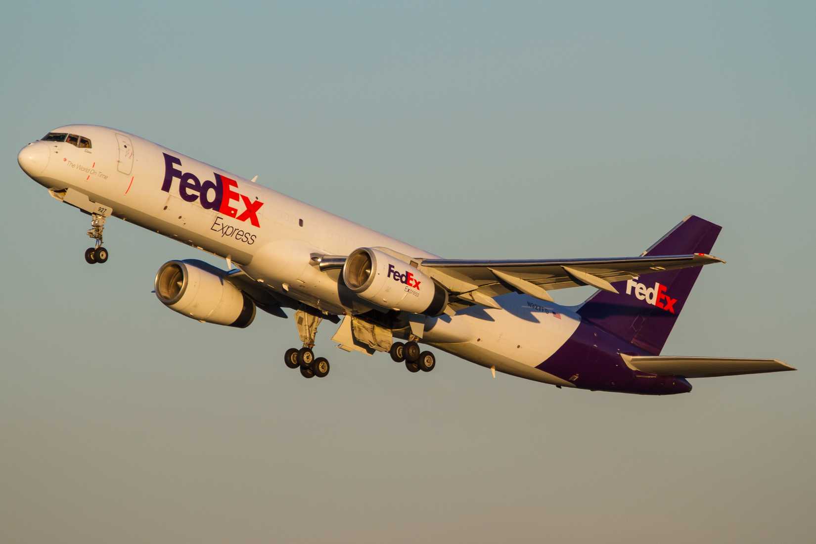 FedEx 757