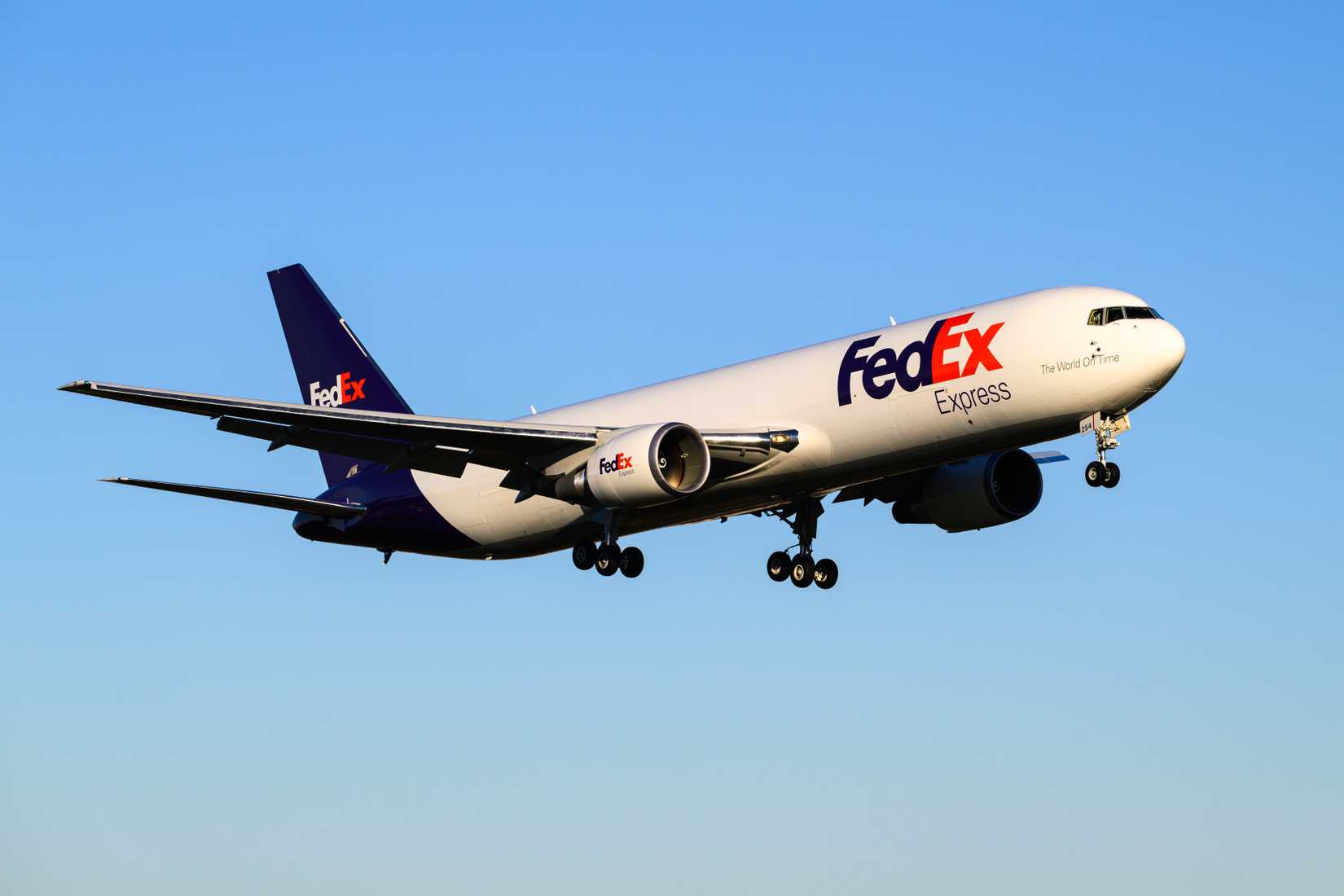 fedex b767300f Ian Dewar Photography Shutterstock