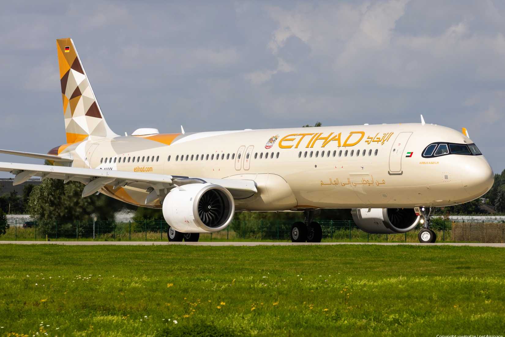 Etihad A321LR taxiing