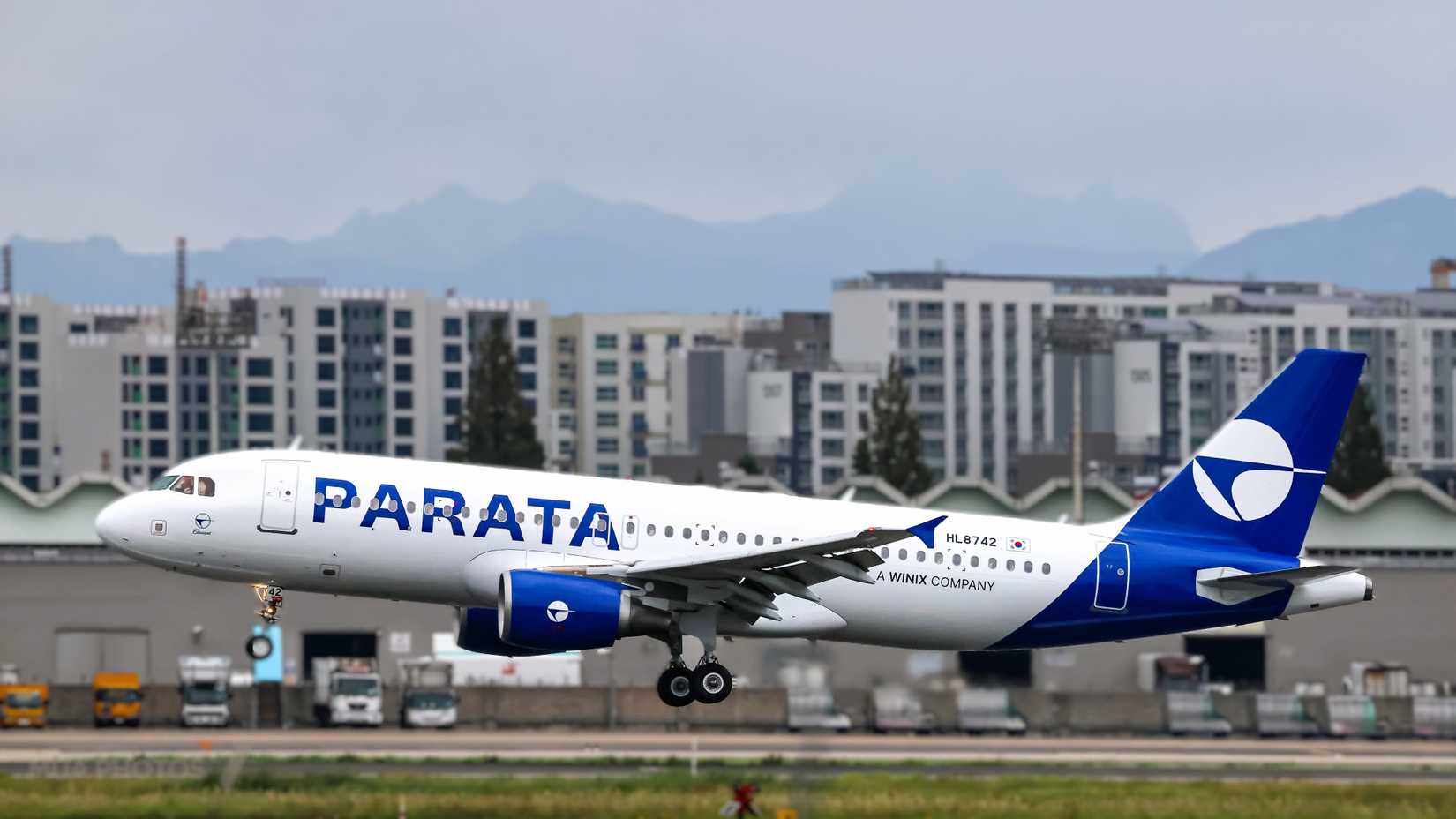 Parata Air Airbus A320-200 landing