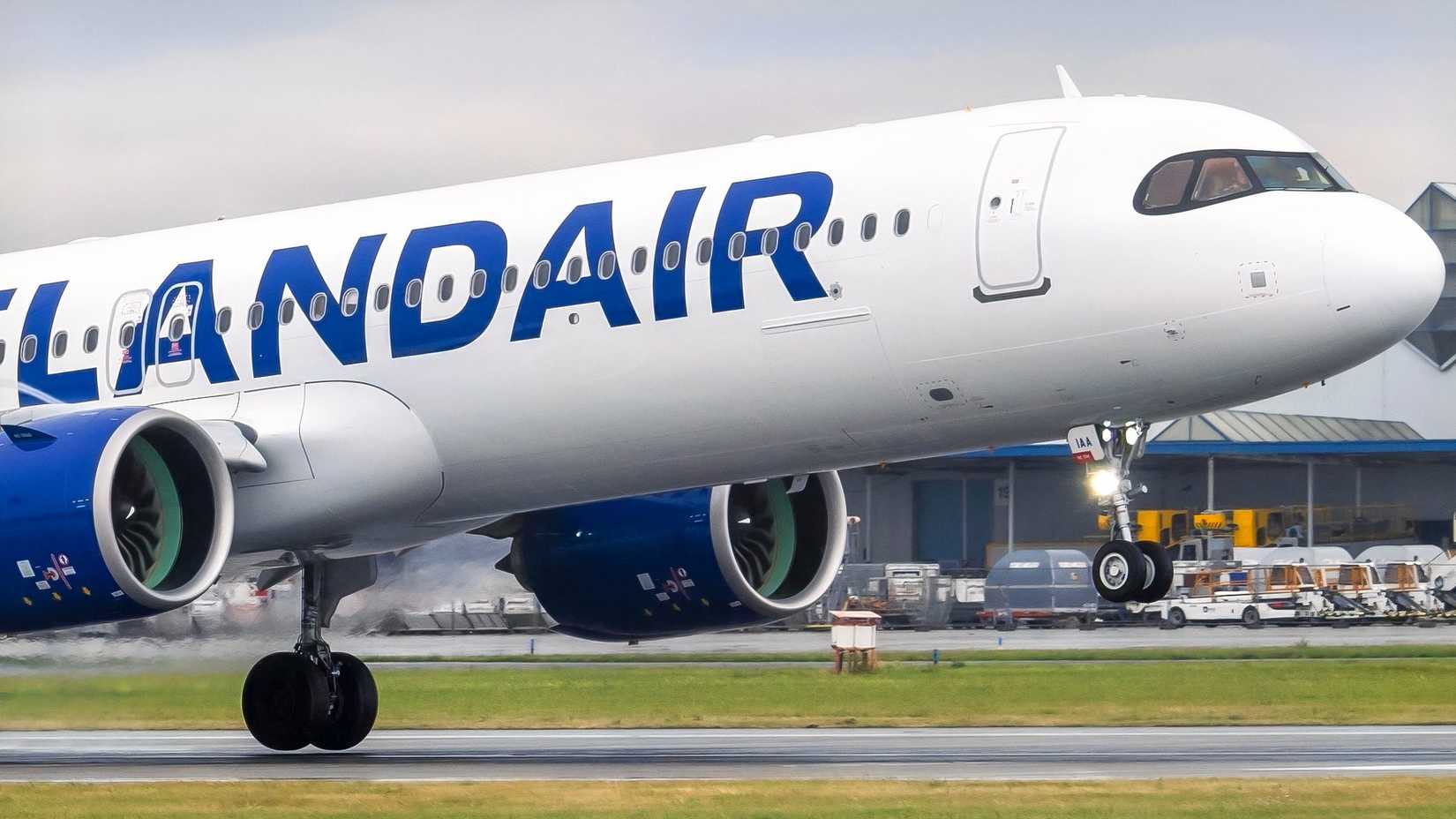 Icelandair Airbus A321LR touching down after another flight