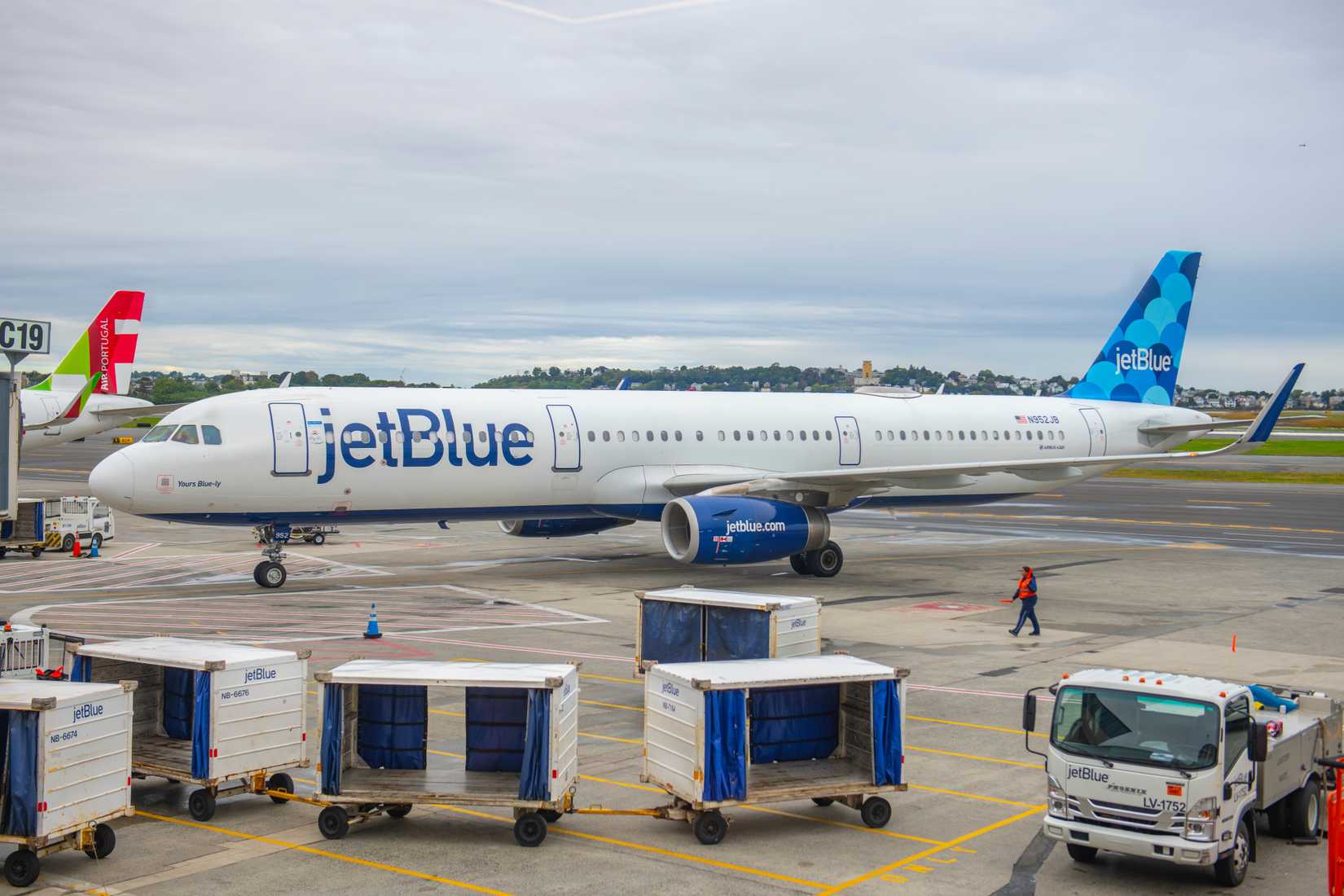 JetBlue Airbus 321-200 N952JB taxing on Boston Logan International Airport, Boston, Massachusetts MA, USA.