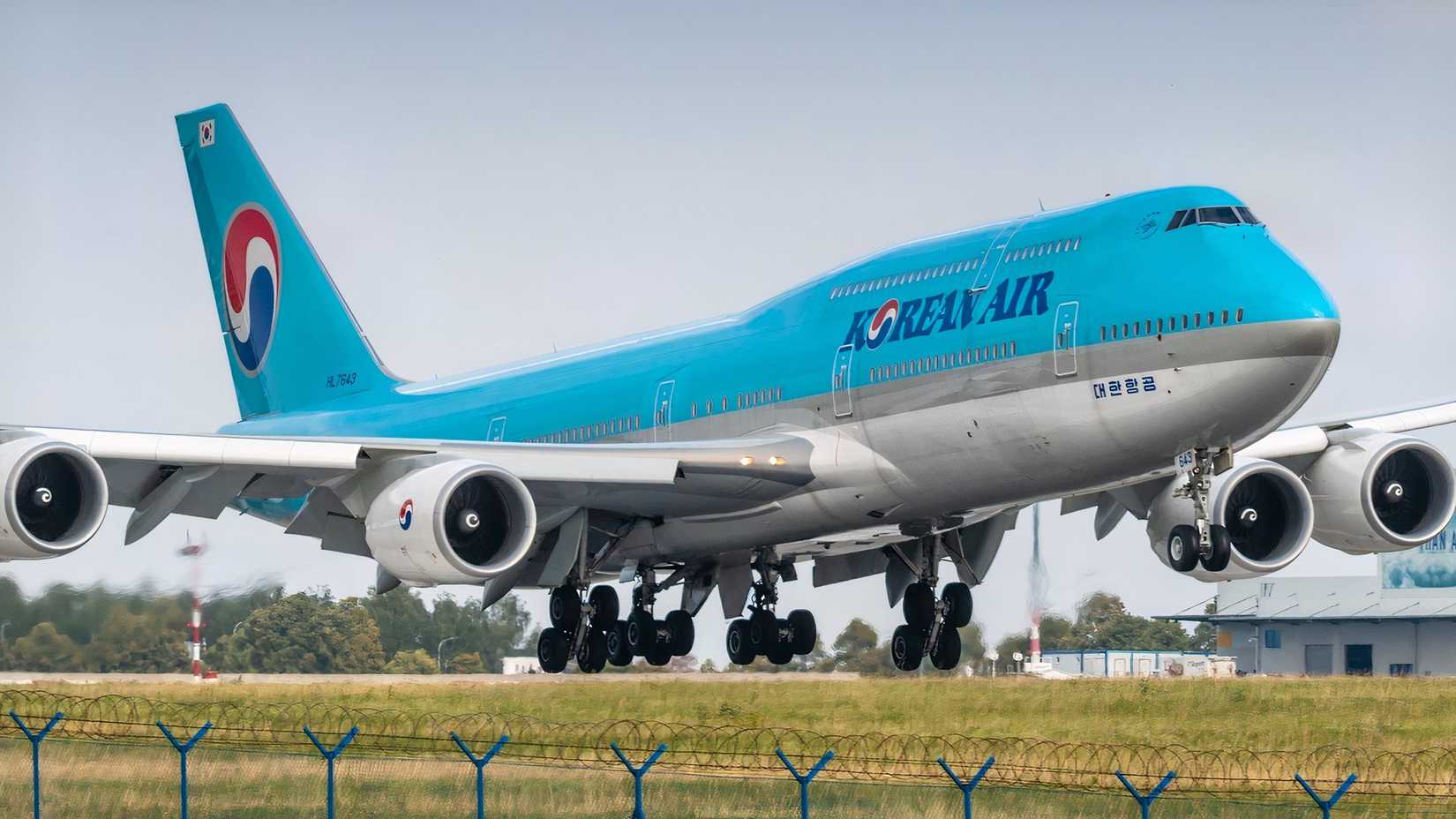 Korean Air Boeing 747-8i touching down after another long flight
