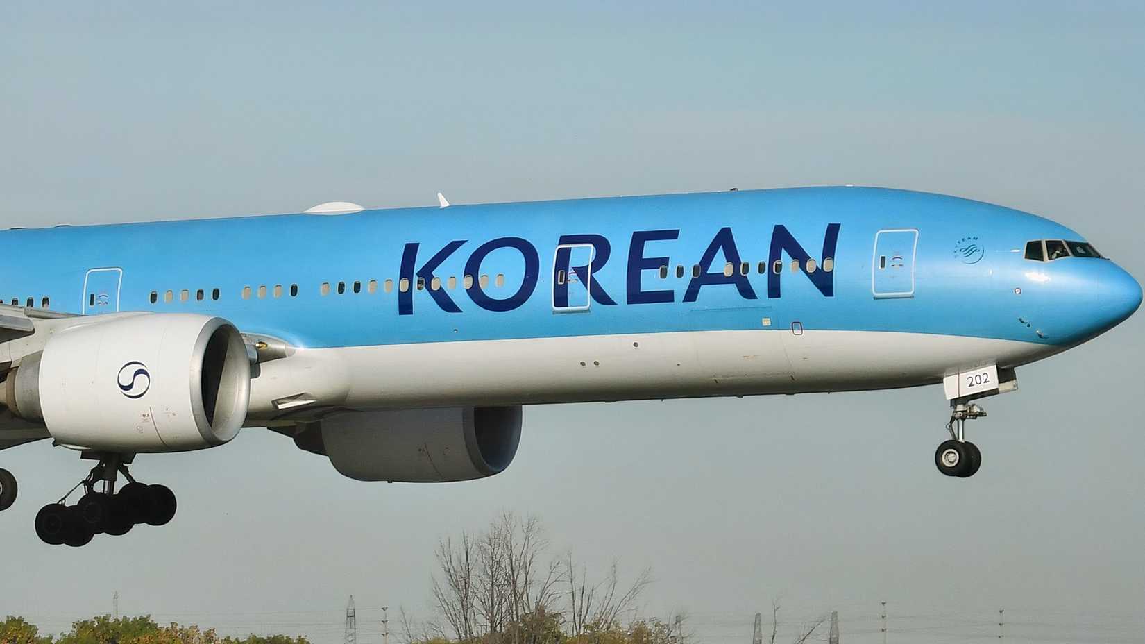 Korean Air Boeing 777-300ER in the new livery on very short final