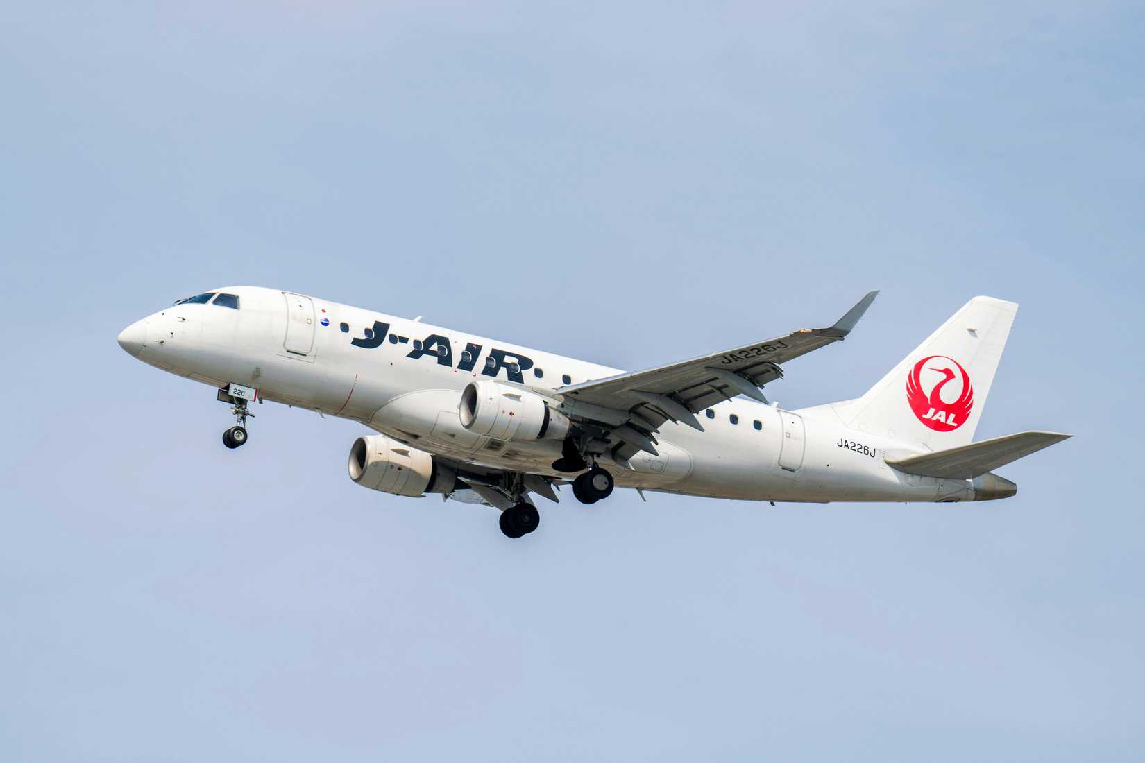 Japan Airlines E-170 taking off