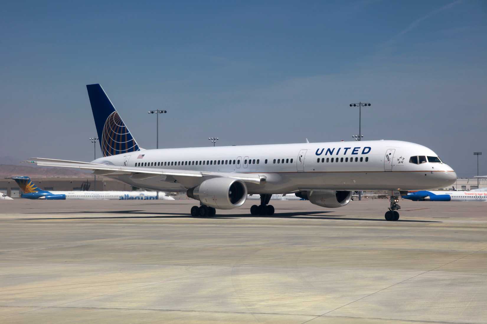 United Airlines Boeing 757-200 aircraft 
