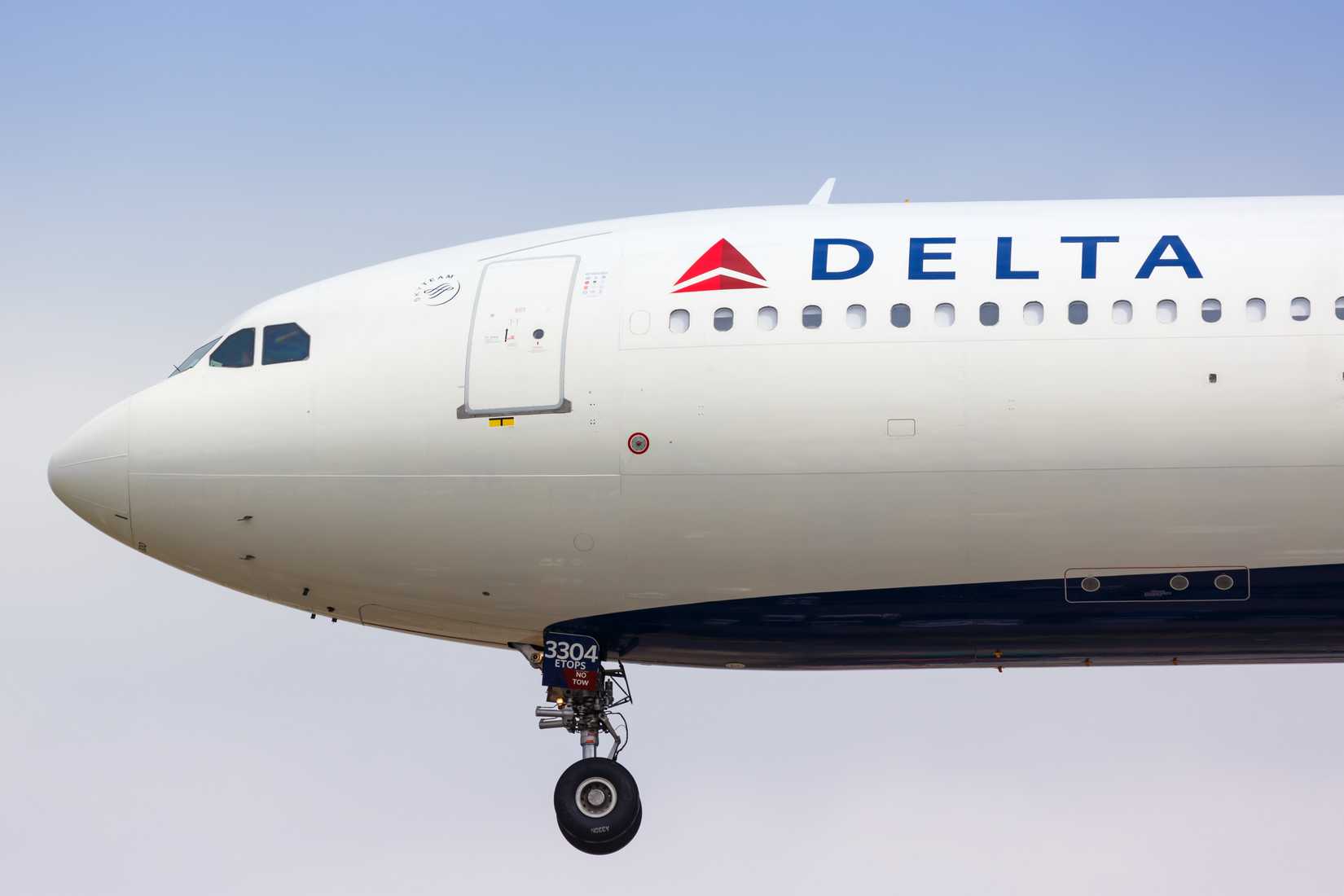 Delta Air Lines landing at London Heathrow
