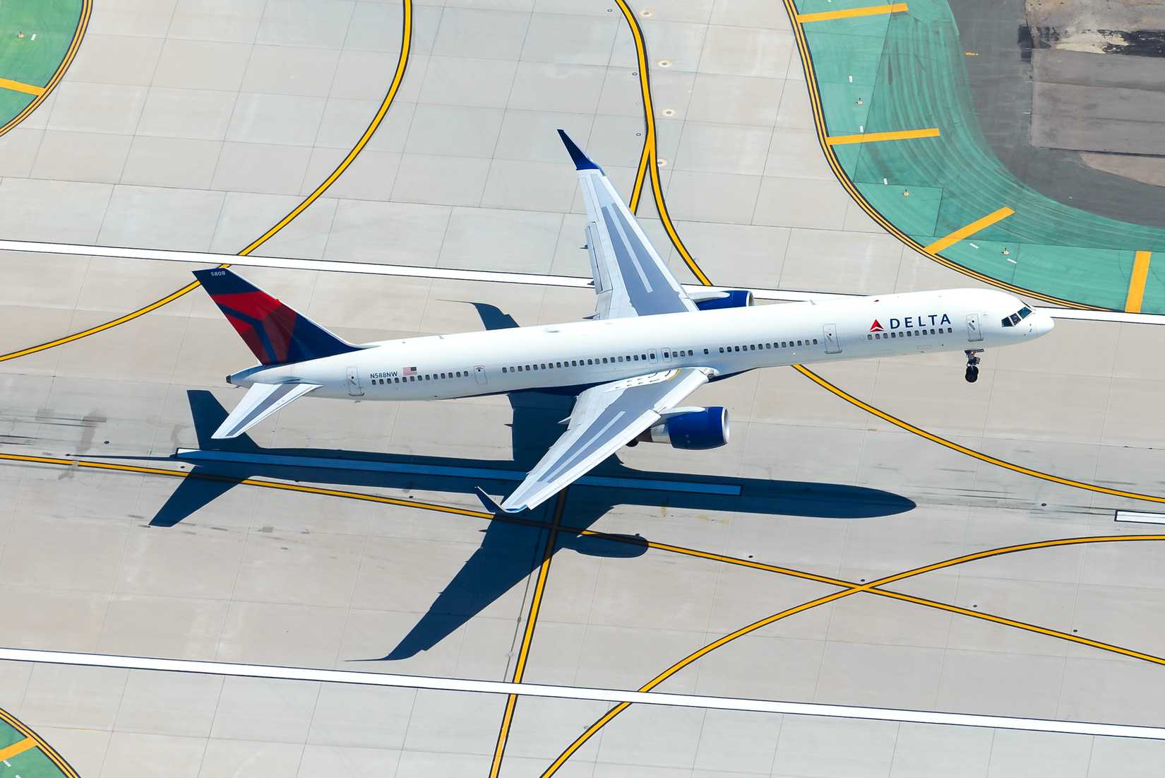 A Delta Air Lines Boeing 757-300 taking off