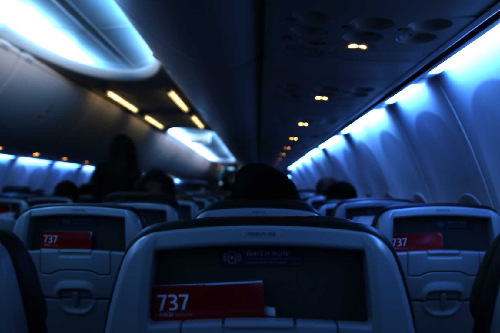 Aircraft with dimmed cabin