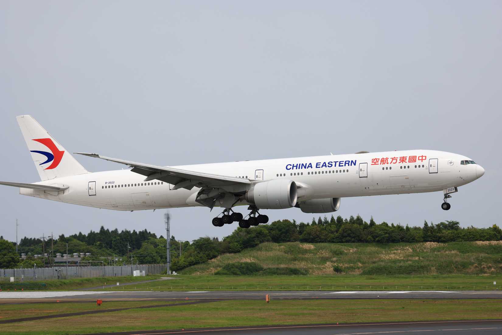 China Eastern Boeing 777-300ER Landing