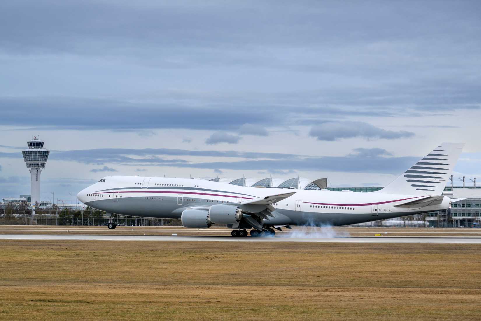 Boeing 747-8 BBJ Landing