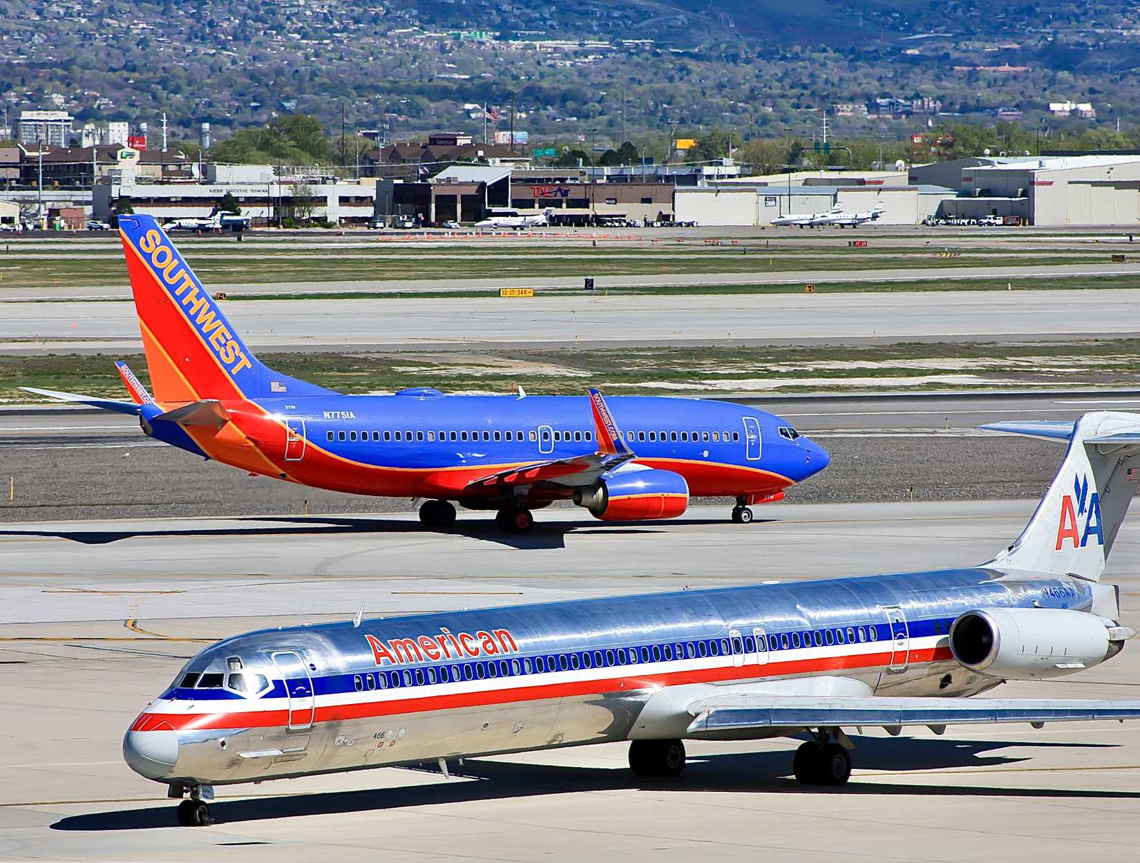American MD-80 And Southwest 737-700 Taxiing