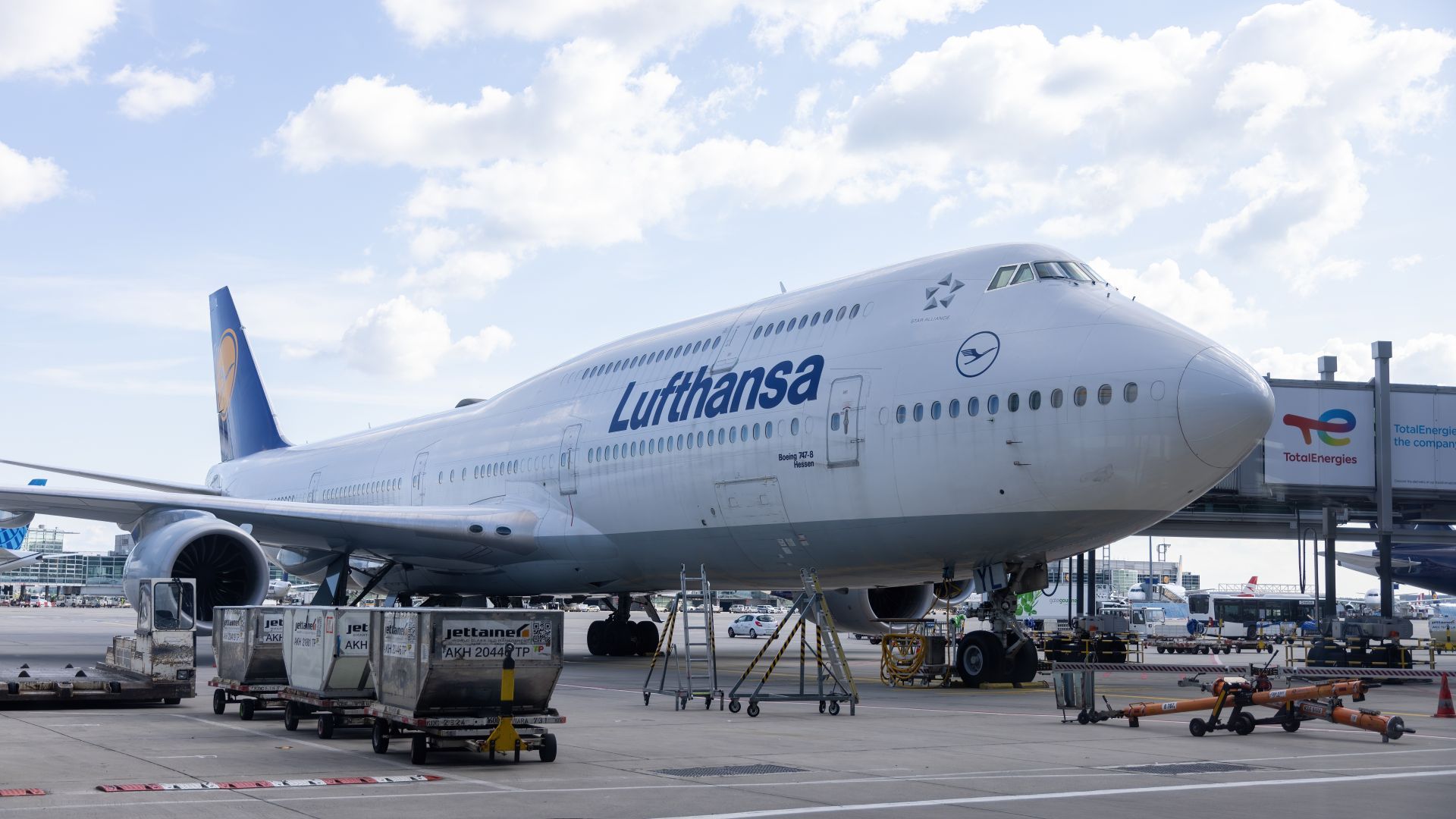 Lufthansa Passenger Accused Of Stabbing 2 Teens With A Metal Fork During Chicago-Frankfurt Flight