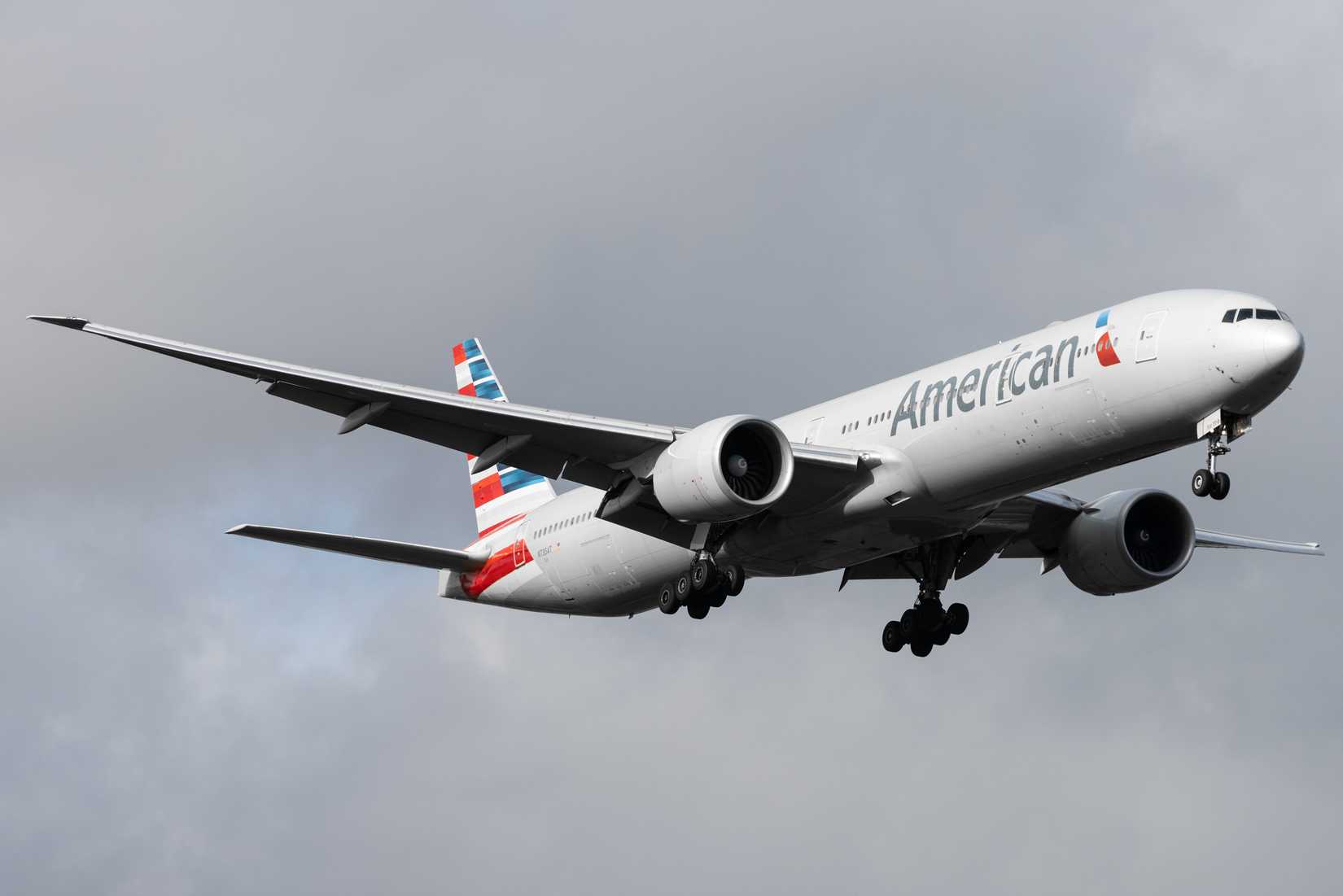 American Airlines Boeing 777 Landing In London