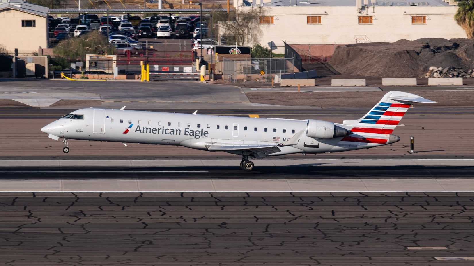 American Eagle CRJ-900 Landing