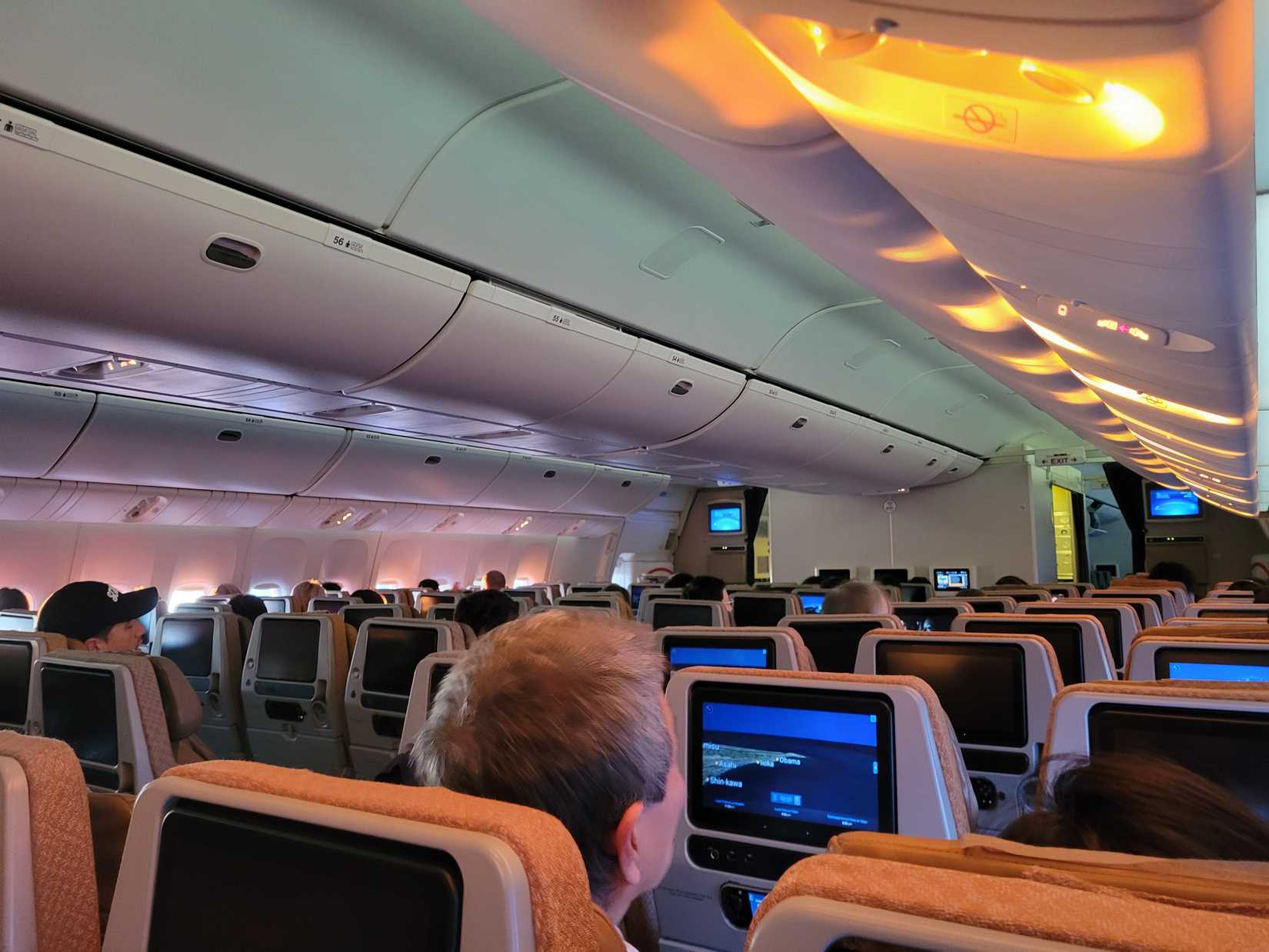 Економ-салон Boeing 777-300ER авіакомпанії Singapore Airlines