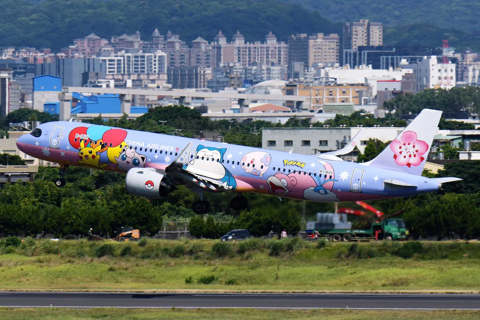 A China Airlines Airbus A321neo flying