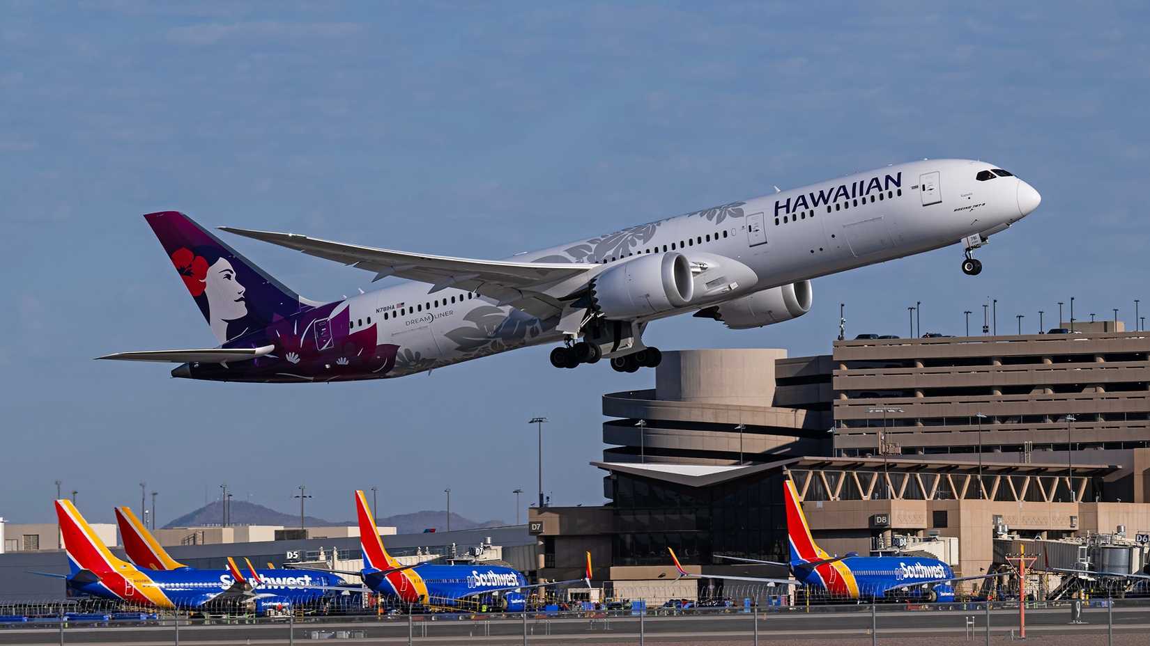 Hawaiian Airlines Boeing 787-9 Phoenix Sky Harbor