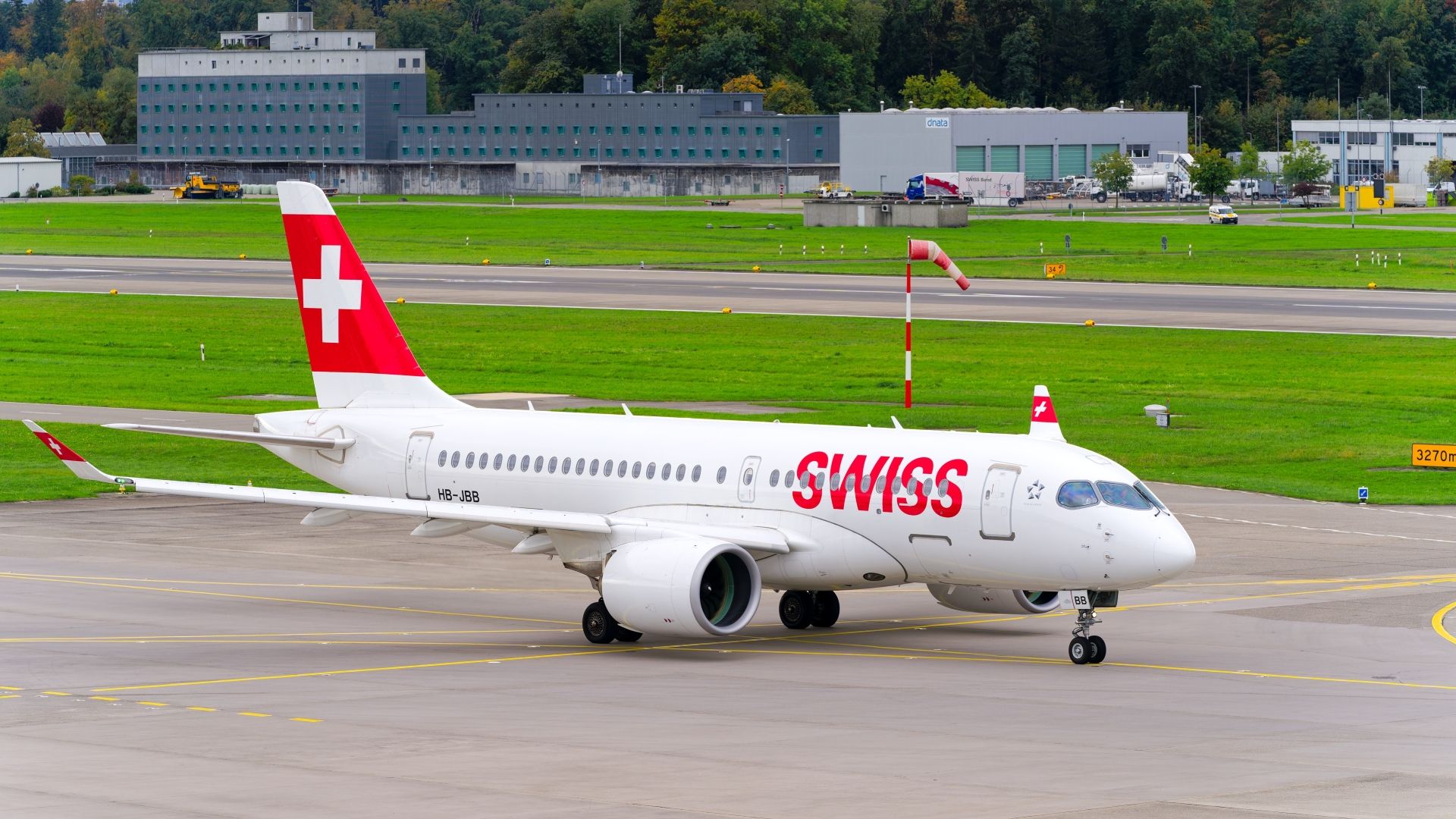 SWISS A IR旅客機 Bombardier CS100 エアバスA220 Swiss Grounds Airbus A220-100 Fleet Amid Ongoing Pratt & Whitney