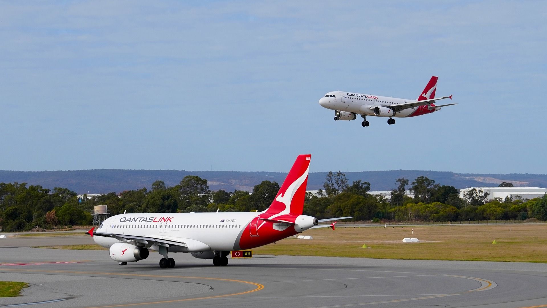 QantasLink To Close 3 Staff Bases In Australia