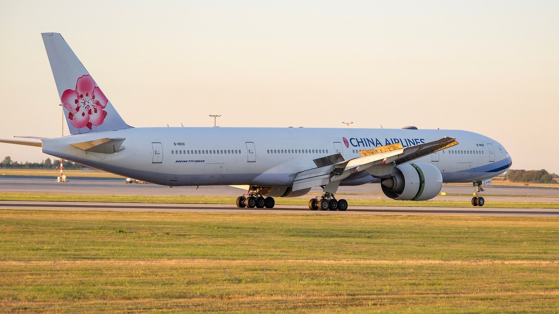 A China Airlines Boeing 777 taxiing