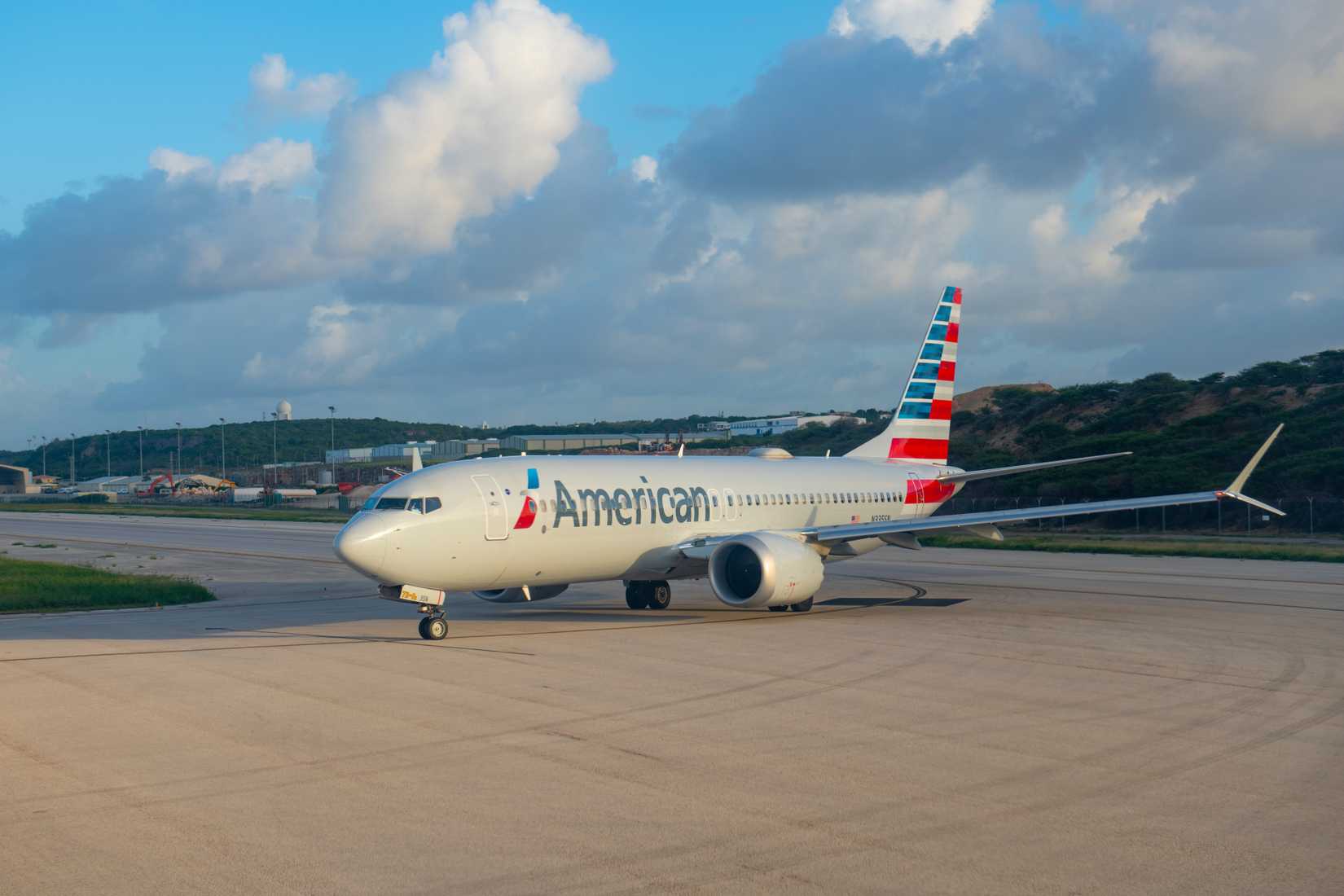 American Airlines Boeing 737-8 MAX N335SN at Curacao Hato International Airport